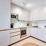 Victoria Lux 100
